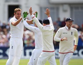 England take safety-first approach to ensure first Test ends in