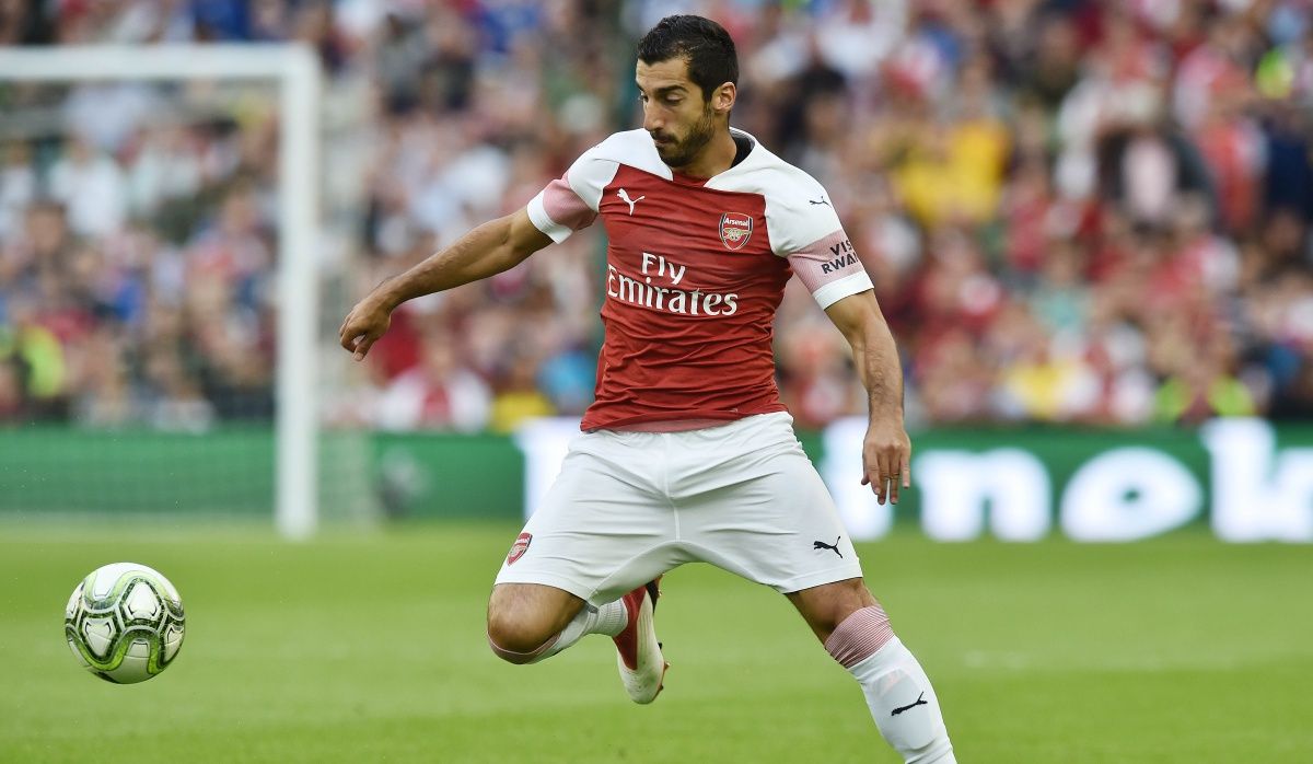 Why is Henrikh Mkhitaryan wearing number 77 at Arsenal in Europa