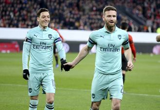 Arsenal fans unhappy as Shkodran Mustafi bids farewell to “unselfish” Mesut Ozil