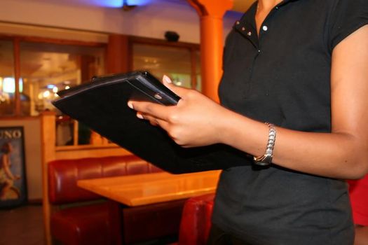 Waitress left creepy note and huge tip