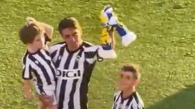 Pablo Hernandez reduced to tears after 250 Leeds fans travel to his last game