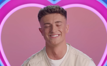 Love Island viewers in hysterics after new contestant thought Elton John was two people