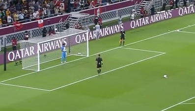 Andrew Redmayne hides Peru ‘keeper’s water bottle before penalty heroics