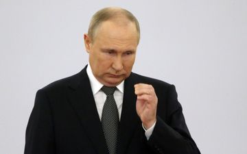 Putin ‘has started embalming himself alive’ and has ‘hit Botox heavily’, war studies expert claims