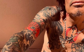 Porn site invites Tommy Lee to join after his X-rated Instagram post alarms fans