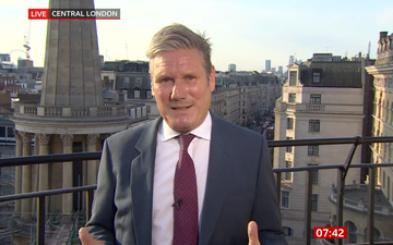 Keir Starmer explains why he’s ‘not going to apologise’ for going on holiday during crisis