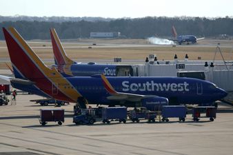 Pilot threatens to turn plane around if passenger continues to AirDrop nudes