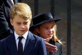 Princess Charlotte seen reminding her brother of royal protocol as Queen’s coffin passes