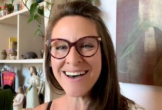 Birth coach teaches women how to orgasm during labour to help them deal with pain