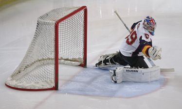 Petr Čech makes ice hockey debut for Essex club