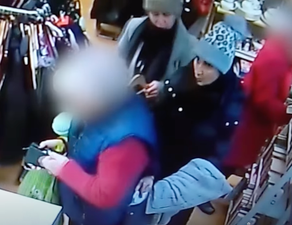 Heartbreaking moment thieves reach into hangbag of woman, 80, to steal her money