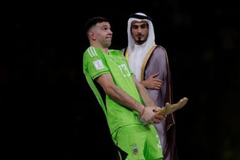 Emi Martinez celebrates winning golden glove award by humping trophy right in front of FIFA