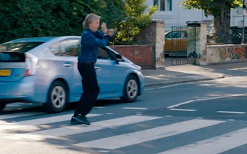 Paul McCartney poses on Abbey Road crossing – car refuses to stop for him