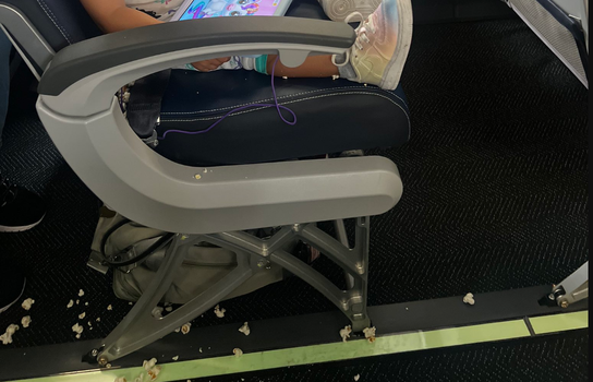 Man slams airline for making pregnant wife clean up toddler's mess