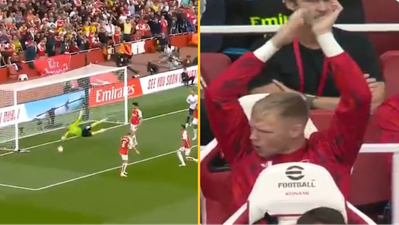 Arsenal fans spot Aaron Ramsdale’s reaction to David Raya wonder save