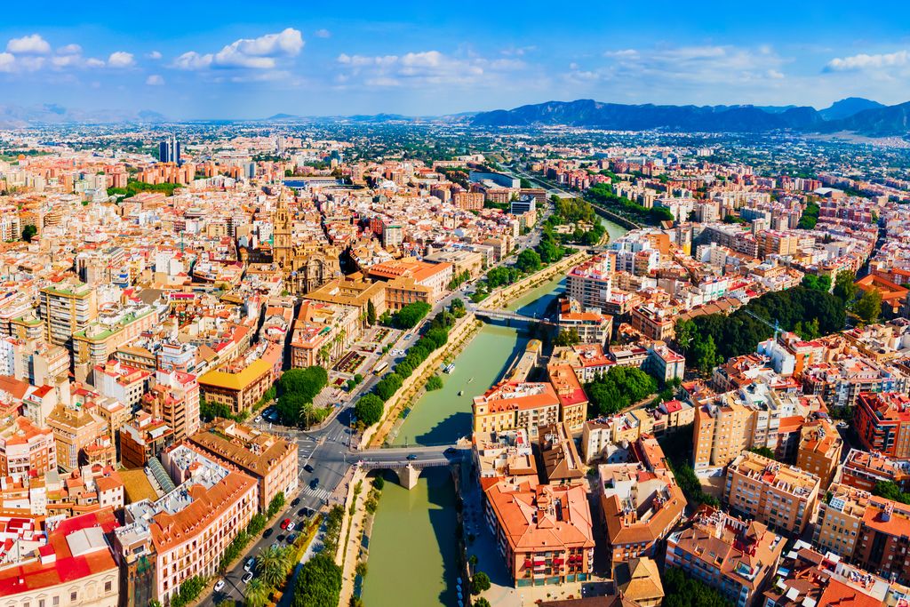 El ‘Jardín de Europa’ hace 23ºC en invierno y las pintas cuestan 2€