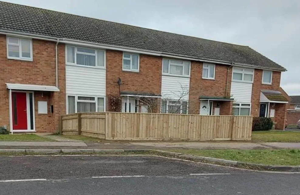 Woman leaves neighbours fuming after building 100ft fence around garden