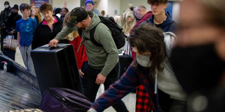 Baggage handler issues warning to people who tie ribbons onto their suitcases
