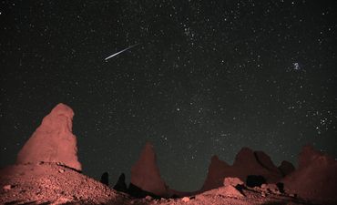 Meteor shower set to light up UK sky tonight with 25 shooting stars per hour