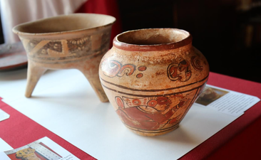 Woman finds priceless 2000-year-old Mayan vase in charity shop
