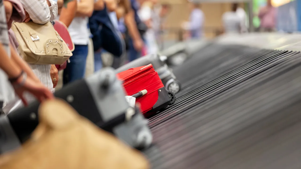 Ryanair issues warning to anyone travelling with black, grey or navy suitcases