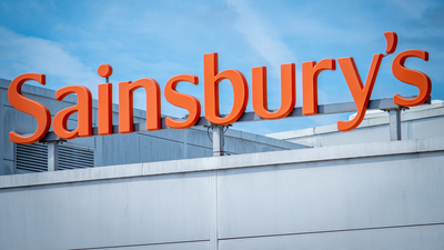 Sainsbury’s shoppers divided as supermarket trials checkout change