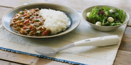 Electric spoon tricks taste buds into tasting salty flavours without any actual salt
