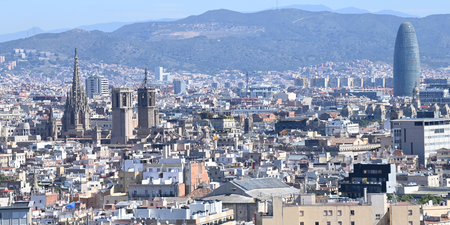 Toxic chlorine cloud forces 160,000 to confine inside in major European city