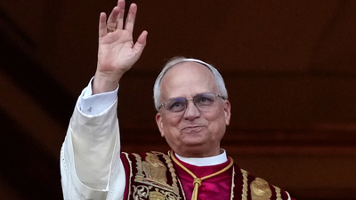 Pope Leo stopped popemobile for heartwarming act on his way to inauguration