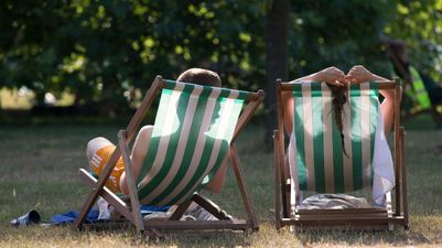 Met Office warn of rise in deaths as heat wave roasts UK