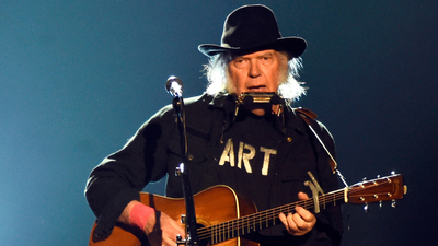 Neil Young makes huge U-turn over Glastonbury performance