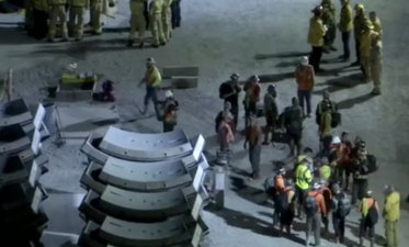 Massive tunnel collapses in Los Angeles with 31 workers inside